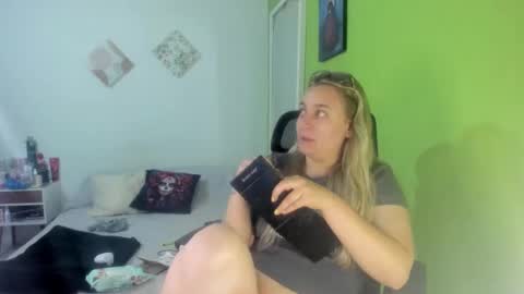 Dahia online show from 10.15.25