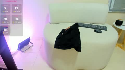 Snapshot of dahian_carter chatting on 04.24.26 Dahian online show from 04.24.26