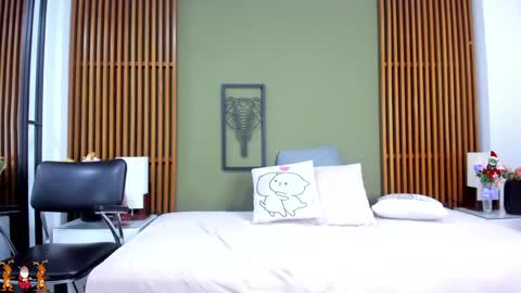  Dahiana  online show from 12.13.24