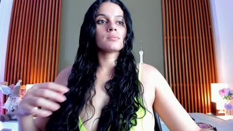  Dahiana  online show from 12.17.24