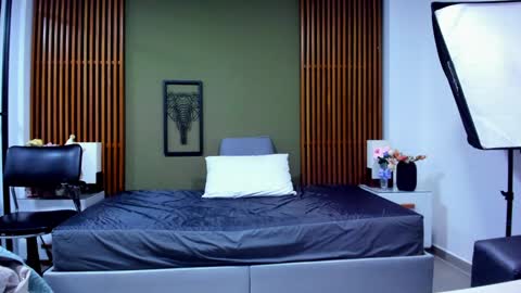  Dahiana  online show from 12.19.24