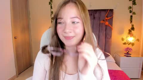 Snapshot of dahlia_rousse chatting on 10.09.25 Dahlia online show from 10.09.25