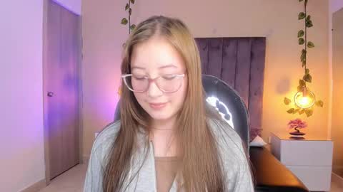 Snapshot of dahlia_rousse chatting on 11.10.25 Dahlia online show from 11.10.25