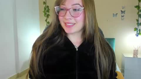 Snapshot of dahlia_rousse chatting on 12.20.25 Dahlia online show from 12.20.25