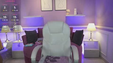 Dahlia Grey online show from 11.06.25