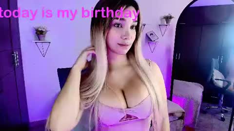 Snapshot of dahnia_cruz chatting on 07.07.26 dahnia_cruz online show from 07.07.26