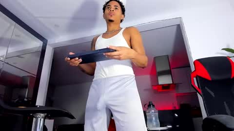 Snapshot of daikokuten_ chatting on 01.20.25 daikokuten_ online show from 01.20.25