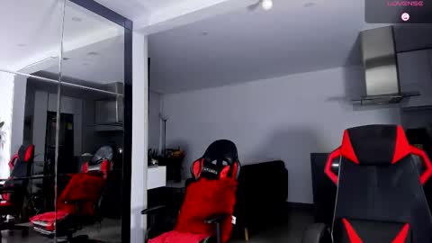 Snapshot of daikokuten_ chatting on 10.19.25 daikokuten_ online show from 10.19.25