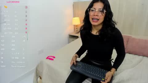 Snapshot of daila_beltran chatting on 06.22.26 Daila Beltran online show from 06.22.26