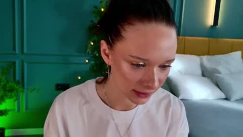 Snapshot of daily_glam chatting on 09.23.25 daily_glam online show from 09.23.25