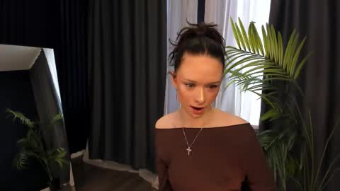 Snapshot of daily_glam chatting on 10.02.25 daily_glam online show from 10.02.25