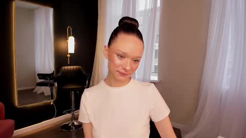 Snapshot of daily_glam chatting on 10.14.25 daily_glam online show from 10.14.25