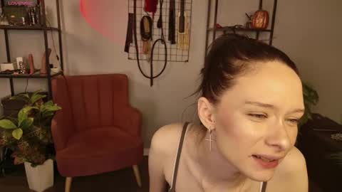 Snapshot of daily_glam chatting on 10.23.25 daily_glam online show from 10.23.25