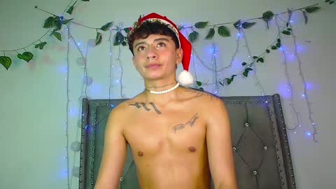 Snapshot of daimond_cooper chatting on 12.24.24 daimond cooper online show from 12.24.24