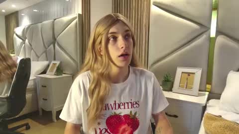 Snapshot of daimondti chatting on 09.17.25 DaimonTi online show from 09.17.25