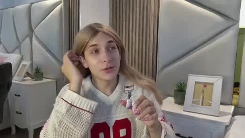 Snapshot of daimondti chatting on 09.18.25 DaimonTi online show from 09.18.25