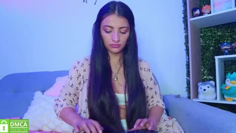 Snapshot of dainty_angel_ chatting on 03.07.25 Angel online show from 03.07.25