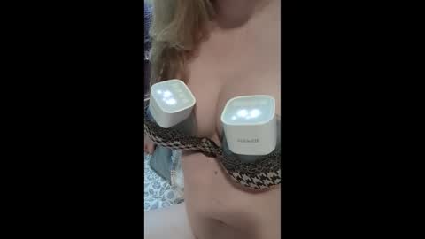 Mx Mommy Moo online show from 12.03.25