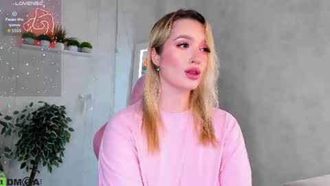 Snapshot of daisy_beckerr chatting on 07.31.26 Viickie online show from 07.31.26