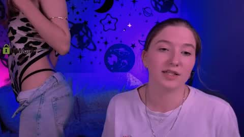 Snapshot of daisy_candy chatting on 05.17.26 Little Di online show from 05.17.26
