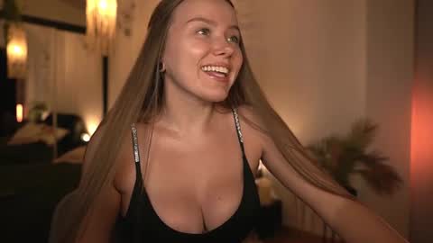 Snapshot of daisy_stacey chatting on 06.15.26 Stacey online show from 06.15.26