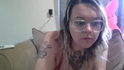 Snapshot of daisytucson chatting on 04.23.26 DaisyTucson online show from 04.23.26