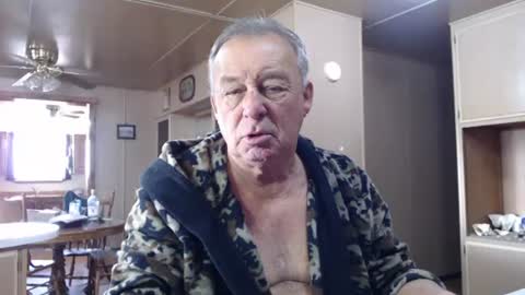 Snapshot of dakit2 chatting on 12.04.24 dakit online show from 12.04.24