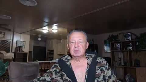 Snapshot of dakit2 chatting on 09.28.25 dakit online show from 09.28.25