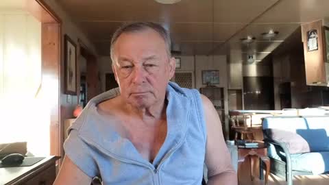 Snapshot of dakit2 chatting on 10.15.25 dakit online show from 10.15.25
