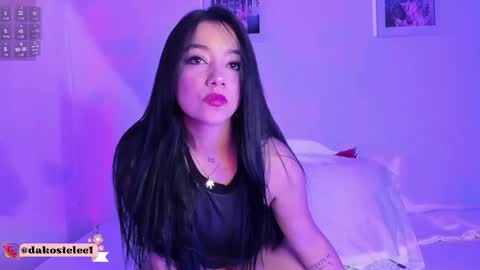 dakostelee1_ online show from 09.18.25