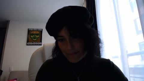 IG  dakotasofiaa online show from 12.21.24