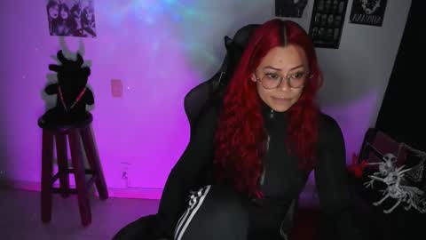 Snapshot of dakota_crab chatting on 09.19.25 Dakota Crab online show from 09.19.25