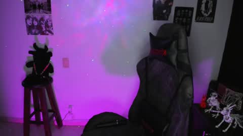 Snapshot of dakota_crab chatting on 10.14.25 Dakota Crab online show from 10.14.25