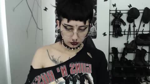 Snapshot of dakota_krall_ chatting on 10.19.25 dakota online show from 10.19.25