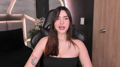 Snapshot of dakotarussell_ chatting on 04.25.26 Dakota online show from 04.25.26