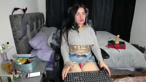 Snapshot of dakotatto chatting on 05.26.26 dakotatto online show from 05.26.26