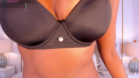 Snapshot of dakotawangi chatting on 05.10.26 online show from 05.10.26