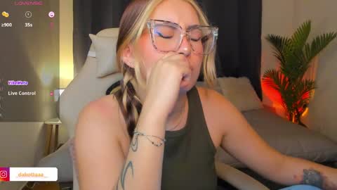 Snapshot of dakottaa__ chatting on 04.30.26 dakottaa__ online show from 04.30.26