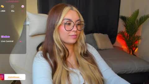 Snapshot of dakottaa__ chatting on 05.15.26 dakottaa__ online show from 05.15.26