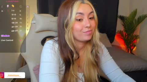 Snapshot of dakottaa__ chatting on 05.16.26 dakottaa__ online show from 05.16.26
