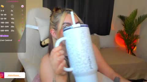 Snapshot of dakottaa__ chatting on 05.27.26 dakottaa__ online show from 05.27.26