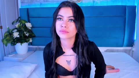 Snapshot of dakottahill chatting on 01.29.25   online show from 01.29.25