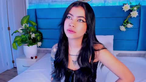 Snapshot of dakottahill chatting on 02.18.25   online show from 02.18.25