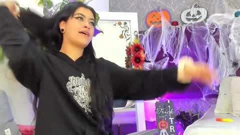 Snapshot of dakottahill chatting on 10.16.25   online show from 10.16.25