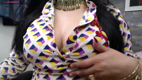 Snapshot of daliadubey chatting on 04.23.26 dalia dubey online show from 04.23.26