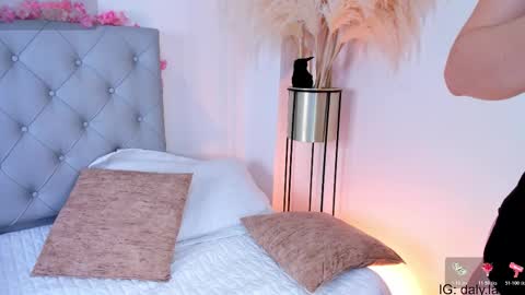 Dalyla online show from 10.31.25