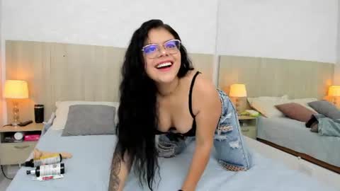 Snapshot of damaris_ponce chatting on 06.21.26 Damaris Ponce online show from 06.21.26