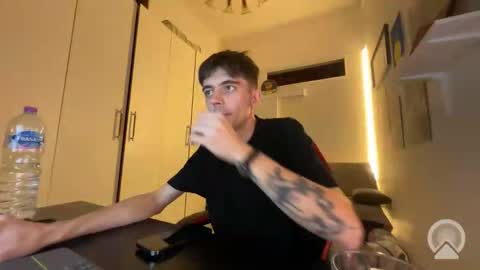 Snapshot of damebastille93 chatting on 10.21.25 OnlyEry online show from 10.21.25