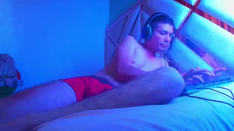 Snapshot of damian_0424 chatting on 11.04.25 damian online show from 11.04.25