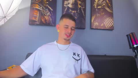 Snapshot of damian__oliver chatting on 02.20.26 Damian Oliver online show from 02.20.26